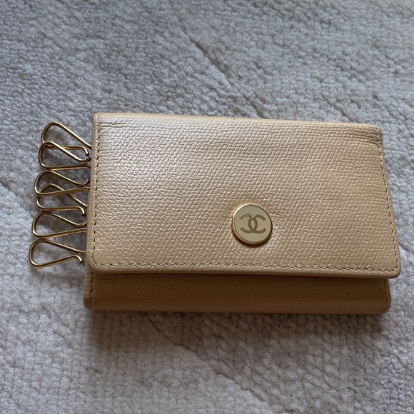 CHANEL 6 Key Card Holder Wallet Beige Leather - Picture 2 of 13